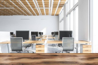 Bulanık ahşap tavan açık alan ofis iç