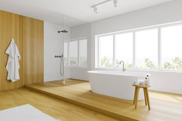 Biały i drewniany kącik łazienkowe, wanna i prysznic — Zdjęcie stockowe