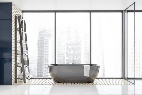 Panoramico piastrelle blu bagno interno con vasca — Foto Stock