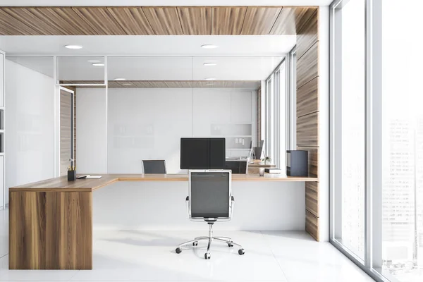 Weiß- und Holzmanager-Büro — Stockfoto