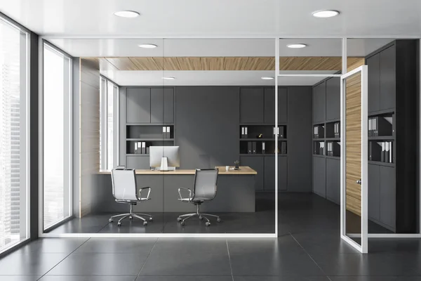 Sala con ufficio grigio e gestore legno — Foto Stock