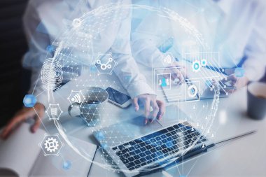 Gadget 'lar ile kadın el, küresel iş arayüzü