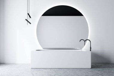 Küvet ve ayna ile beyaz banyo iç