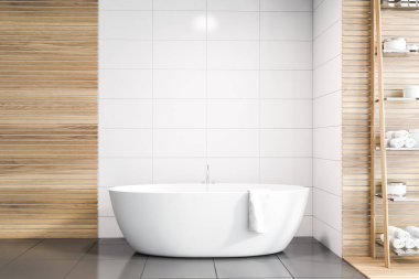 Beyaz karo ve küvet ile ahşap banyo iç