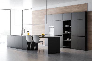 Ada ile ahşap ve gri mutfak köşesi