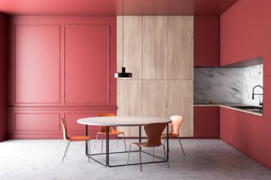 Masa ile kırmızı ve ahşap mutfak iç