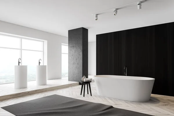 Esquina de madera oscura y baño negro — Foto de Stock