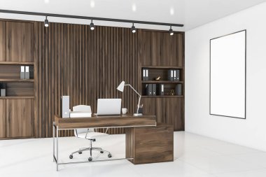 Poster ile ahşap ve beyaz CEO ofisi