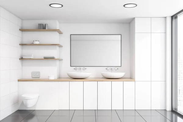 Biała łazienka wnętrze, umywalka i WC — Zdjęcie stockowe