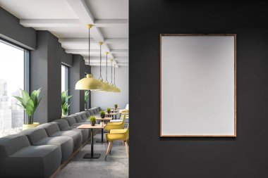 Poster ile gri ve beyaz kafe iç