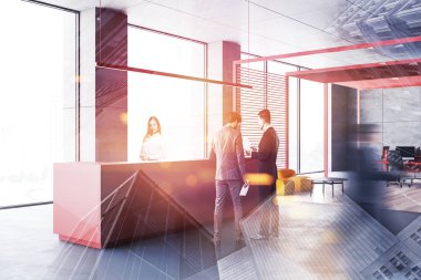 Ofis resepsiyonuna yakın iş adamları