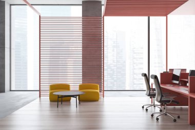 Açık alanda ofiste sarı koltuk salonu