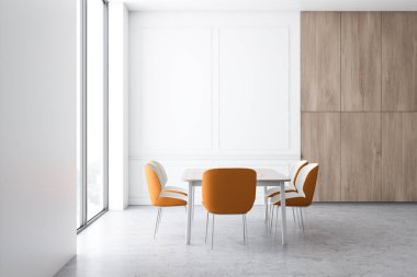 Beyaz ve ahşap yemek odası iç