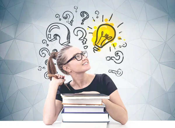 Smiling schoolgirl with books and her idea — Stock Photo, Image