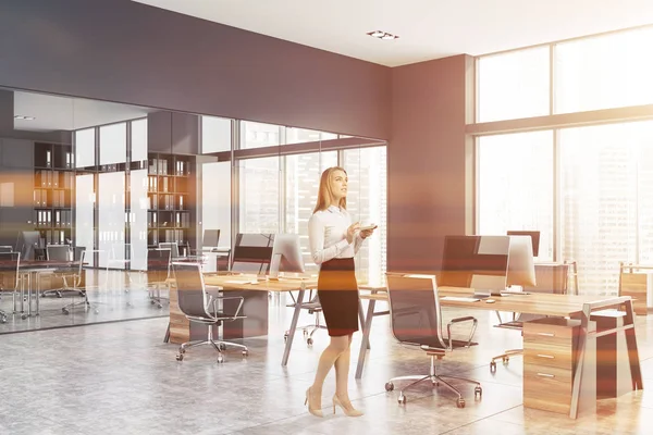Woman in gray open space office with meeting room — Stock Photo, Image