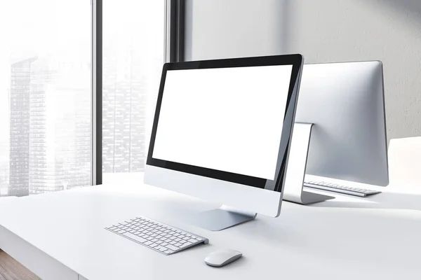 Mock up computer screen on white office table — Stock Photo, Image