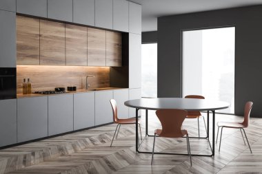 Yuvarlak masa ile gri mutfak köşesi