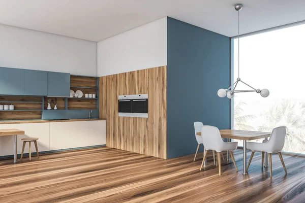 Blauwe en houten keukenhoek met tafel — Stockfoto