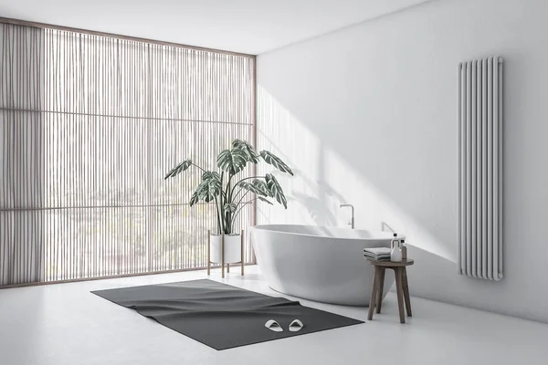 Esquina de baño de madera blanca y ligera con bañera —  Fotos de Stock
