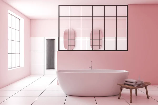 Interior do banheiro em azulejo rosa e branco com banheira — Fotografia de Stock