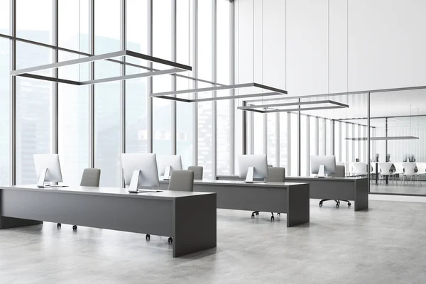 Konferenzraum und Büroecke im Großraum — Stockfoto