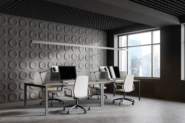 Modern grå kontors arbetsplats hörn med datorer — Stockfoto