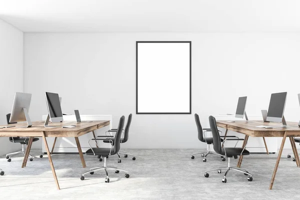 Interno ufficio bianco con poster verticale — Foto Stock