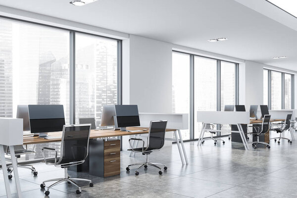 Современный офис открытого пространства на белом чердаке
