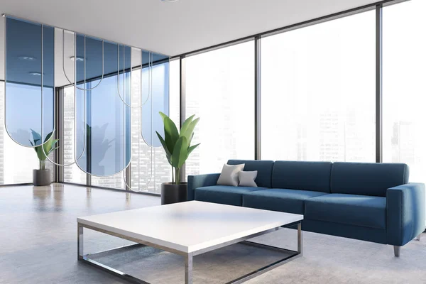Sala de estar de escritório panorâmica com sofá azul — Fotografia de Stock