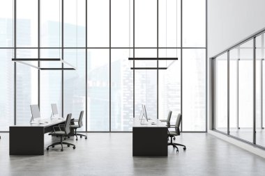 Beyaz panoramik açık uzay ofis iç