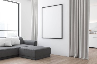 Kanepe ve poster ile oturma odası köşesi