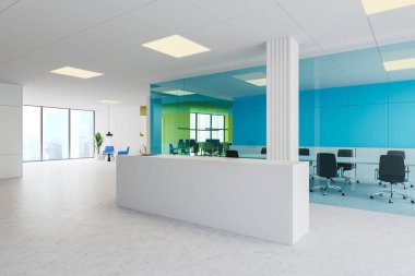 Ofiste toplantı odasının yanındaki resepsiyon masası