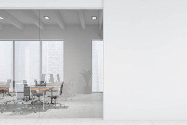 Sahte duvarlı beyaz toplantı odası