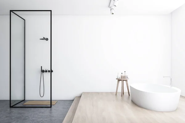 Oldalnézetből fehér fürdőszoba káddal és zuhanyzóval — Stock Fotó