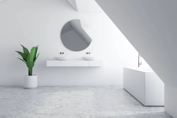 Fehér fürdőszoba belső, mosogató és szögletes kád — Stock Fotó