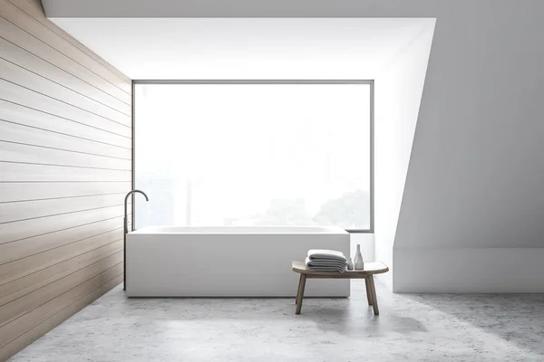 Casa de banho branca e de madeira com banheira angular — Fotografia de Stock