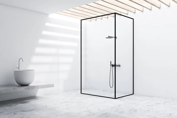 Duş ve lavabo ile beyaz banyo köşesi — Stok fotoğraf