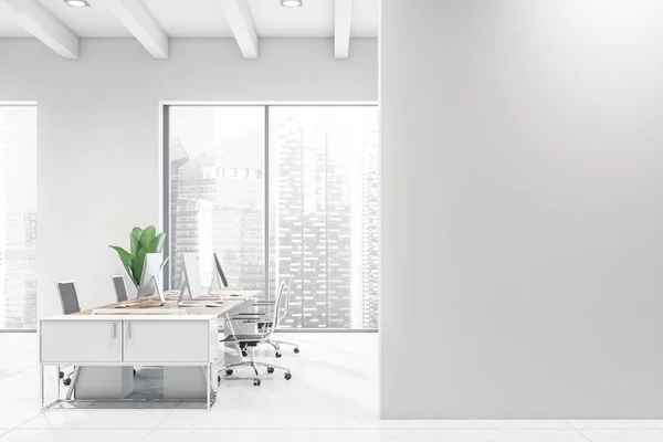 Ufficio open space bianco con mock up wall — Foto Stock