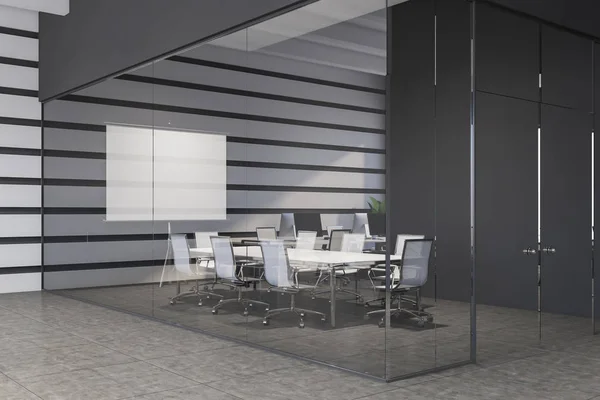 Sala de reuniones gris con pantalla de proyección — Foto de Stock