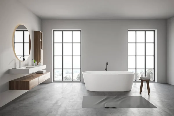 Salle de bain loft blanc intérieur avec baignoire et lavabo — Photo