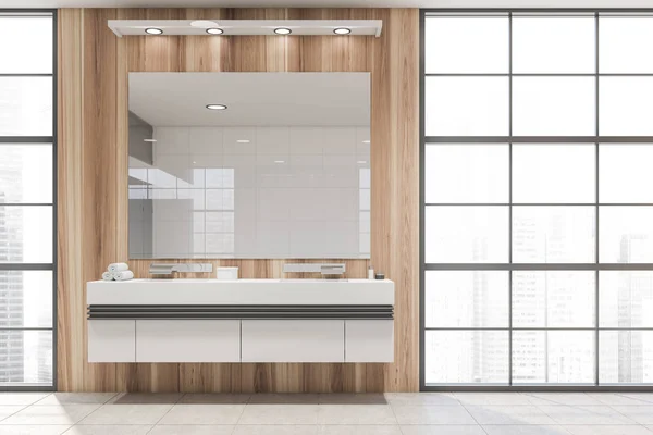 Luksusowa drewniana łazienka z podwójną umywalką — Zdjęcie stockowe