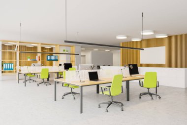 Posterli parlak ahşap açık alan ofisi