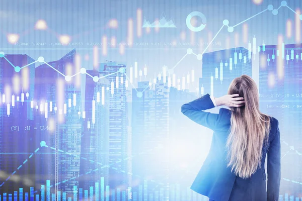 Confused woman looking at forex graphs in city — Stock Photo, Image