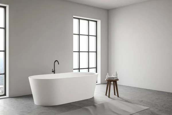 욕조가있는 흰색 로프트 욕실 코너 — 스톡 사진