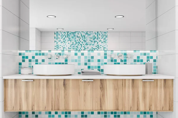 Close up of double sink in blue mosaic bathroom — Stock Photo, Image