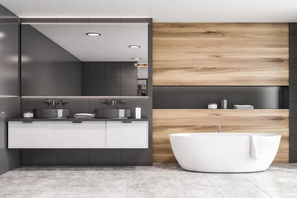 Azulejos grises y baño de madera, bañera y lavabo —  Fotos de Stock