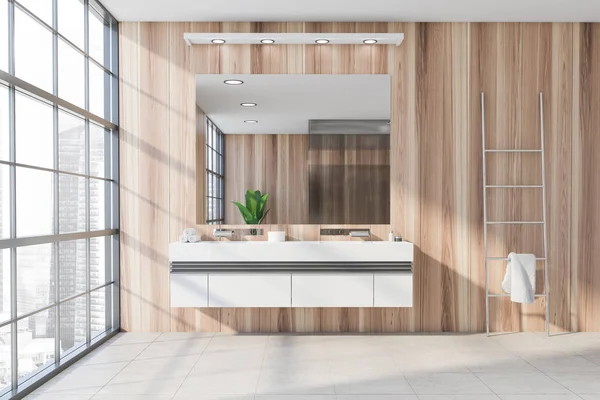 Interior del baño de madera con lavabo y escalera — Foto de Stock