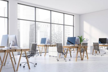 Şehir manzarası ile panoramik beyaz ofis köşesi