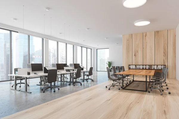 Oficina panorámica en blanco y madera y sala de reuniones —  Fotos de Stock