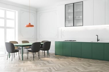 Uzun masalı beyaz ve yeşil mutfak köşesi